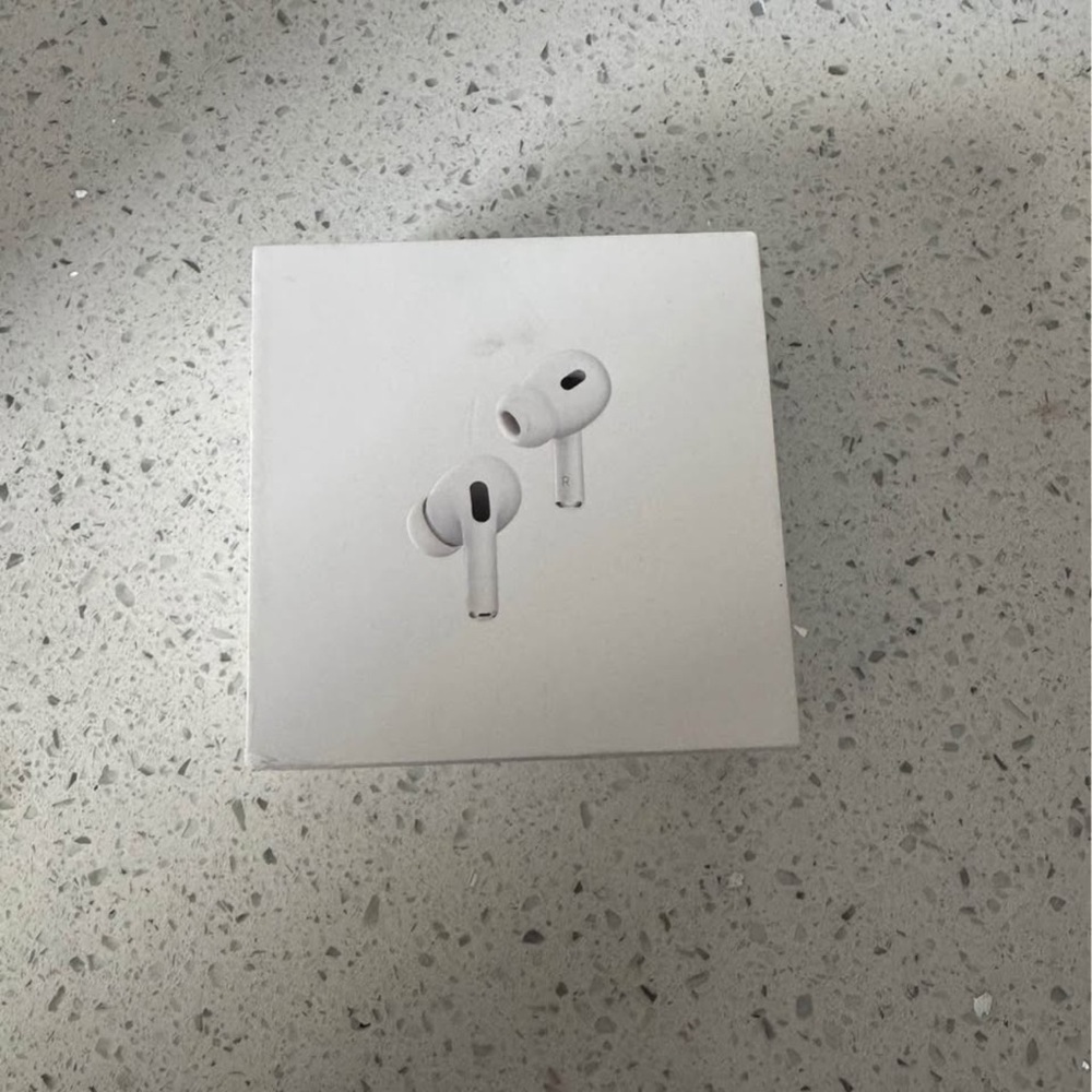 NEW IN BOX Apple White Earbud Headphones